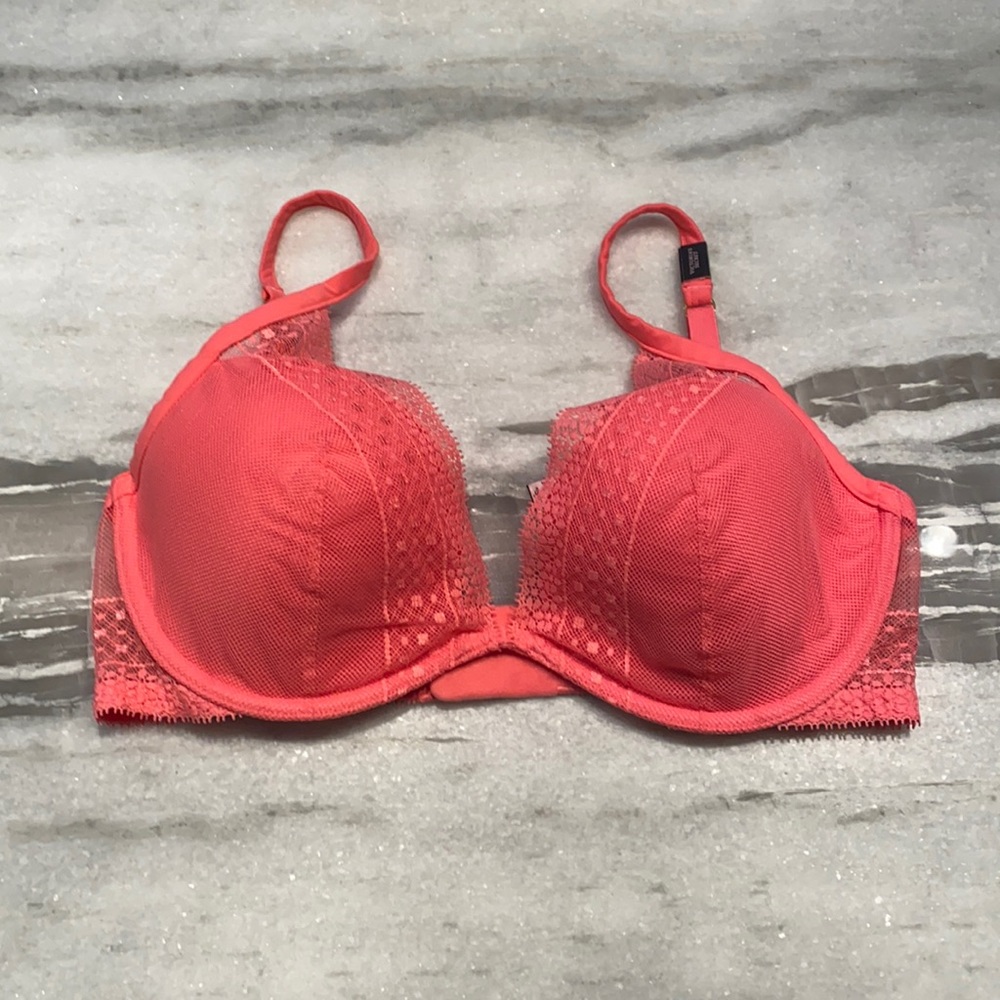 NWT VS Incredible Bra
